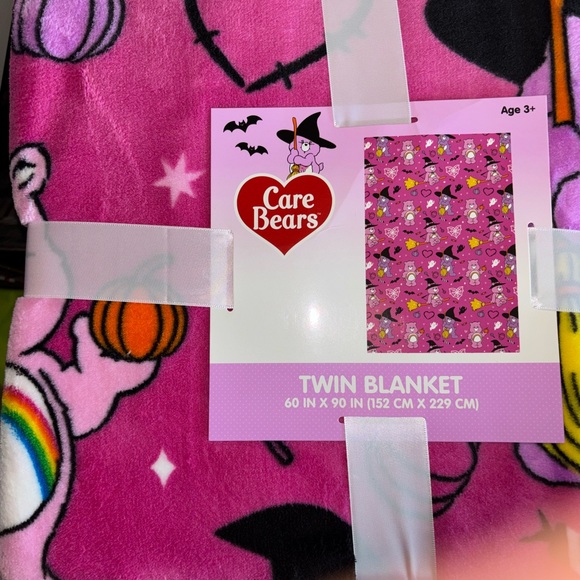 🎃 Care Bears Halloween Twin Blanket – New with Tags 🎃